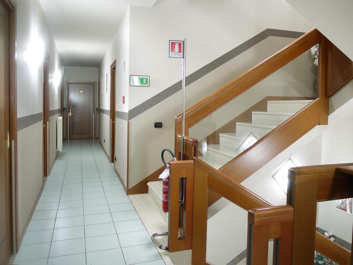 Ala Hotel Treviso Esterno foto